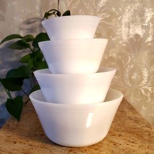 Vintage Federal glass milk glass nesting mixing bowls